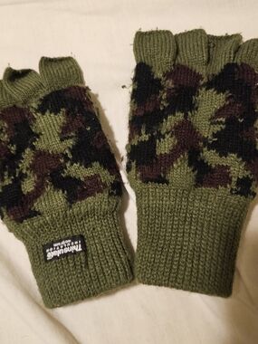 3M Thinsulate Olive Green Camouflage Fingerless Knit Gloves